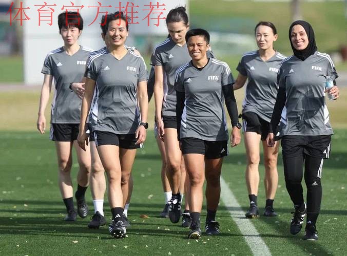 女子裁判组携手执裁中超联赛